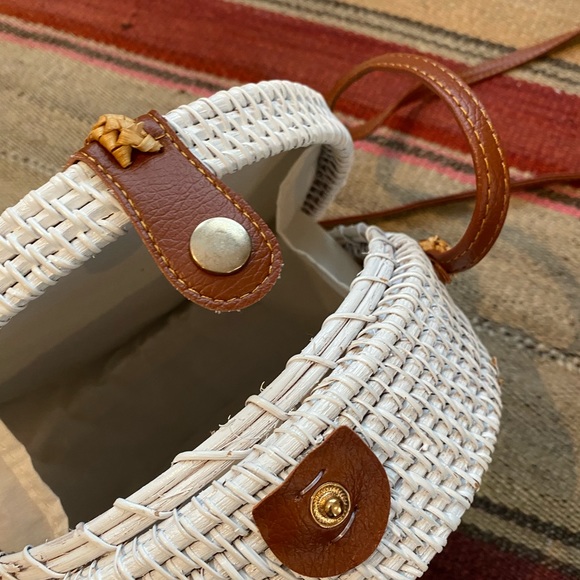 Cute white wicker summer bag - Picture 3 of 3